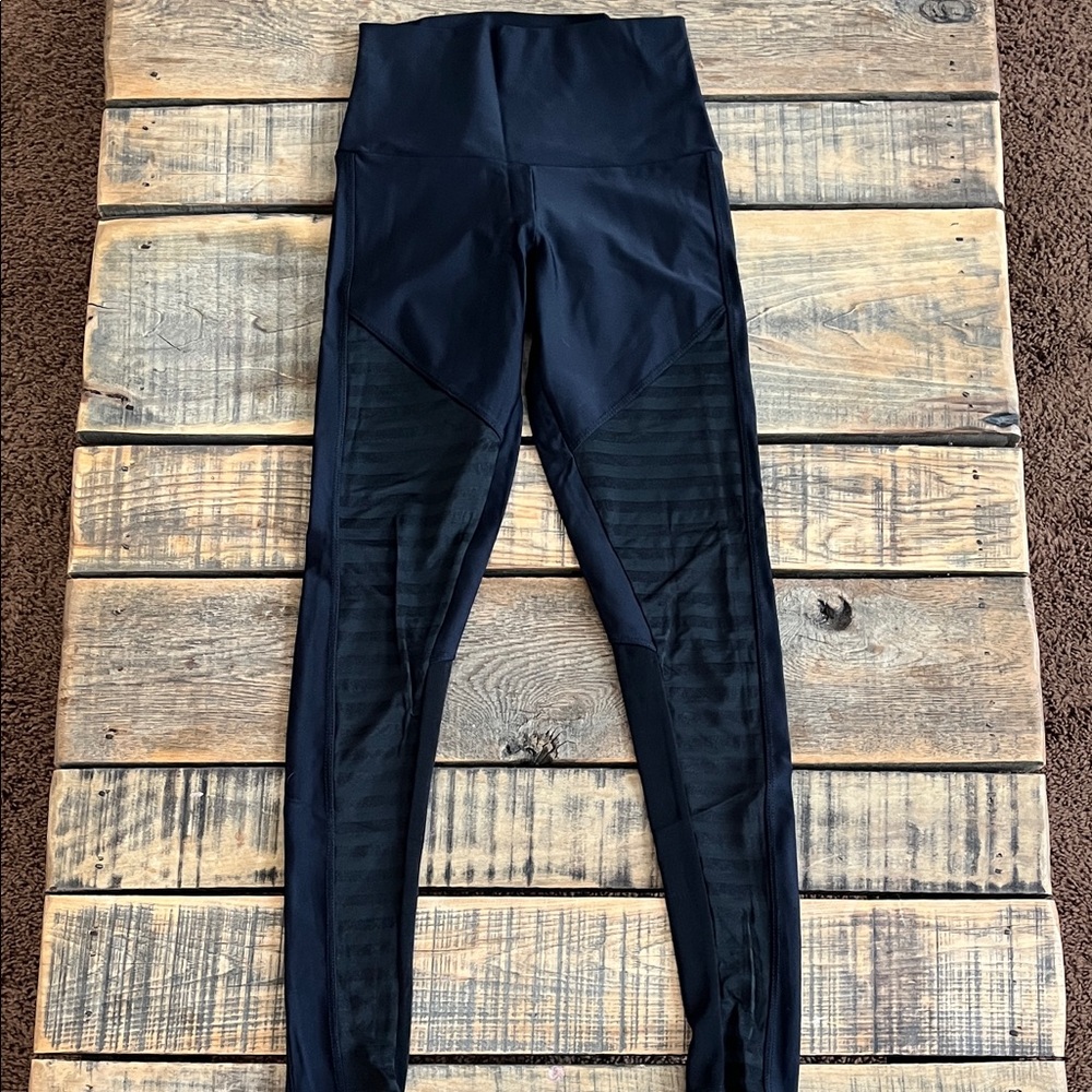 Onzie Black Leggings